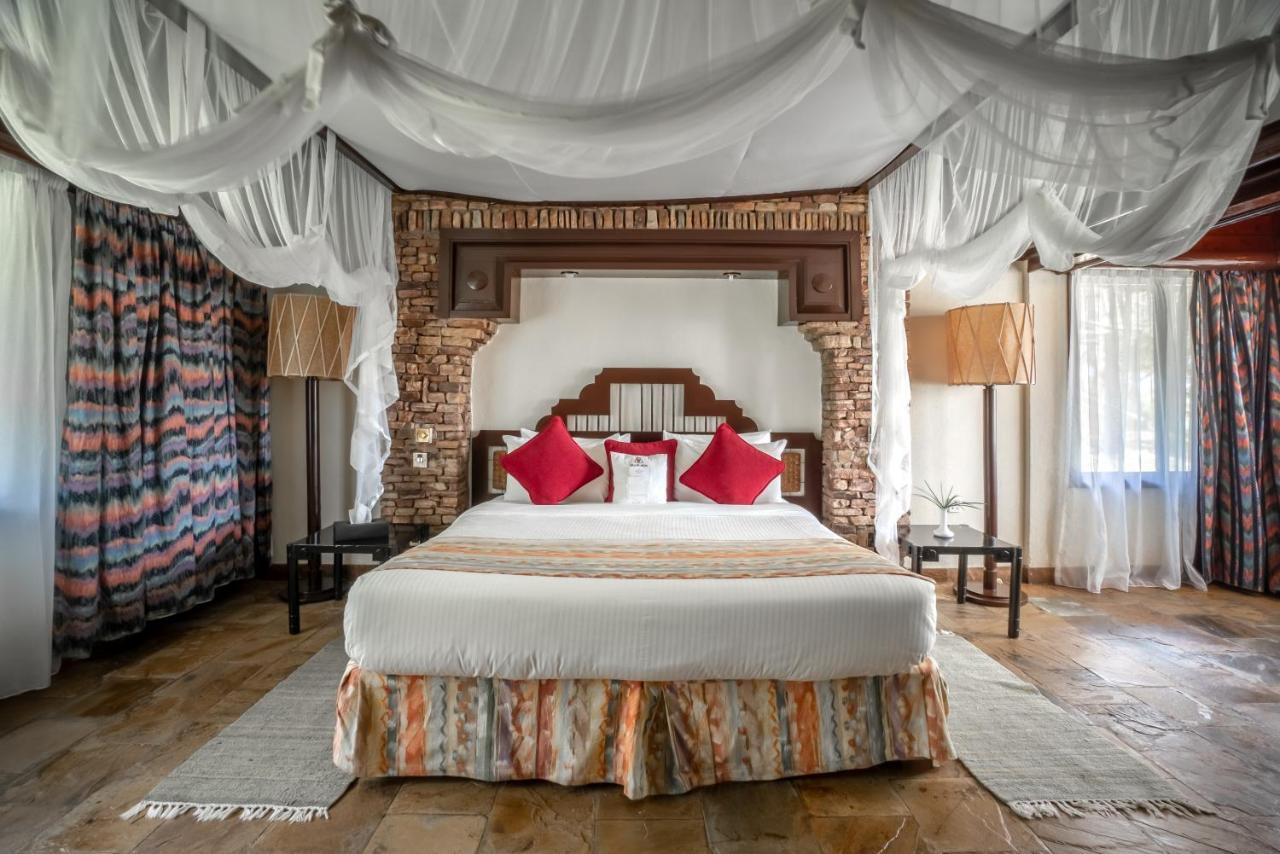 Sarova Shaba Game Lodge Archers Post Exterior photo