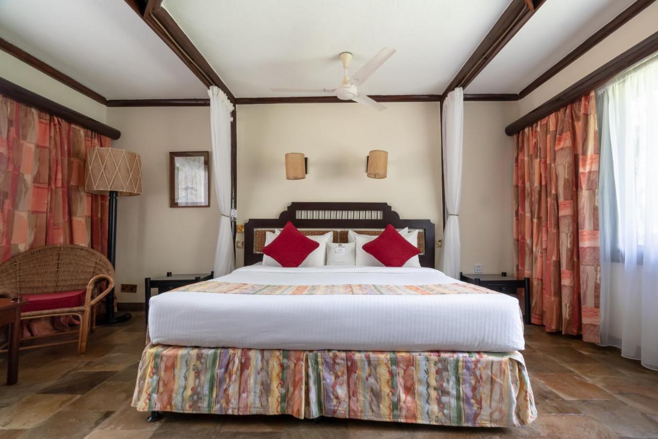 Sarova Shaba Game Lodge Archers Post Exterior photo