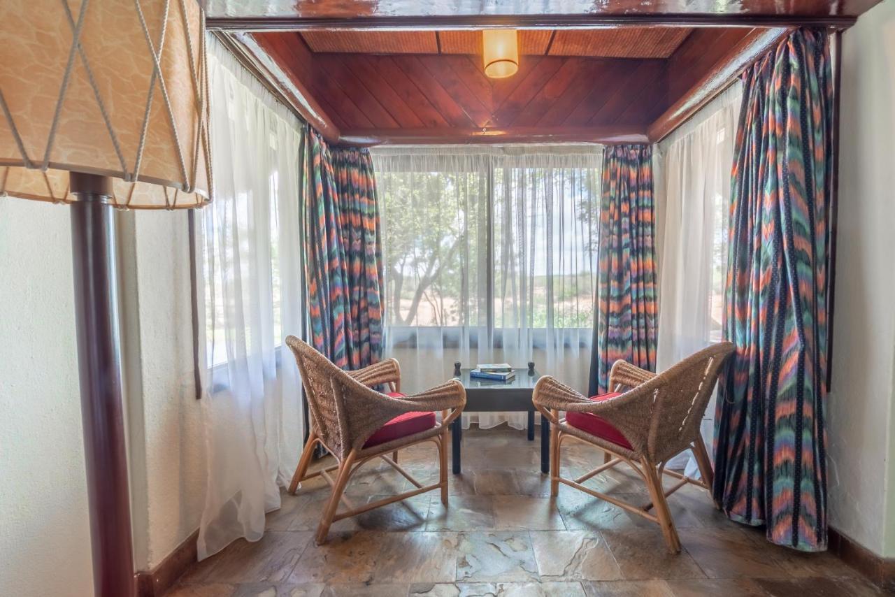 Sarova Shaba Game Lodge Archers Post Exterior photo